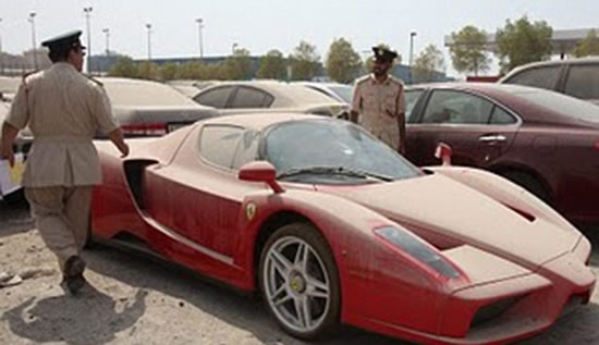 брошенный на штраф стоянке Ferrari выставлен на продажу