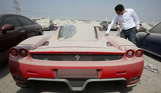 Брошенный на штраф стоянке Ferrari выставлен на продажу